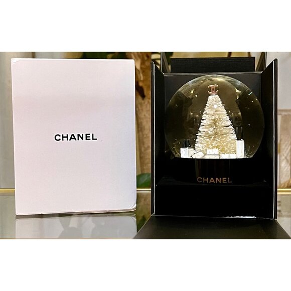 Chanel Limited Edition Snow Globe With Box! CHRISTMAS IS COMING! - Picture 2 of 15